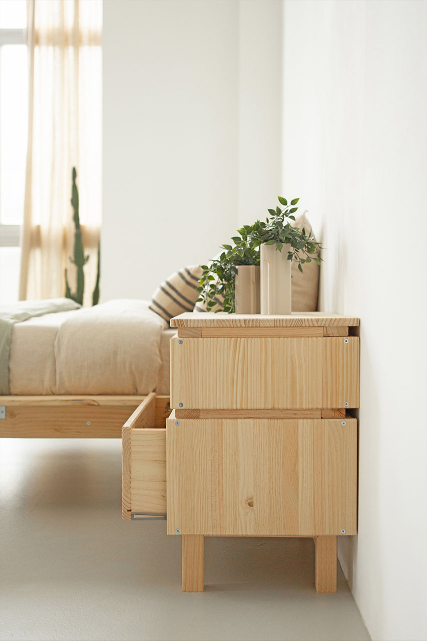 Imagen de ambiente 4 para:Mesita de noche de madera natural y ecol&oacute;gica
